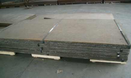 雙金屬復合鋼板堆焊層裂紋的控制